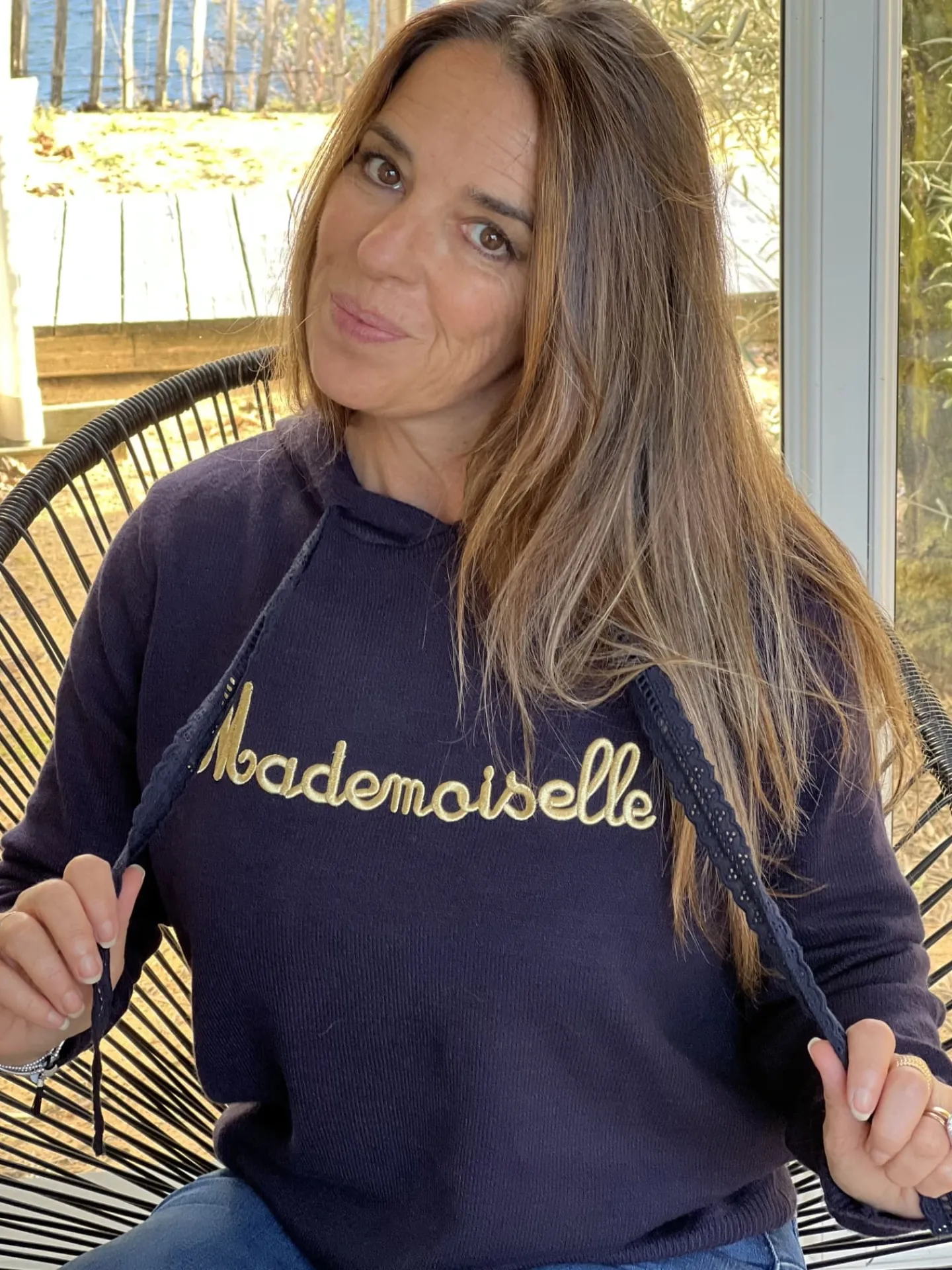 Pull Mademoiselle*Mademoiselle Marcelle Hot